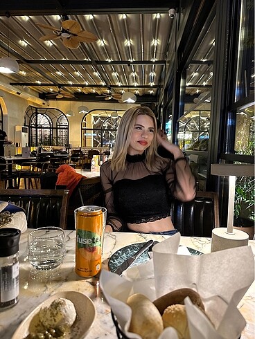 Trendyol & Milla Kolları transparan dantel desen crop