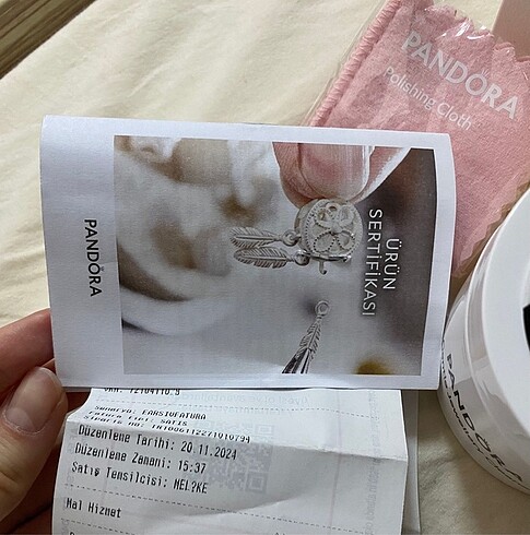 Pandora pandora charm