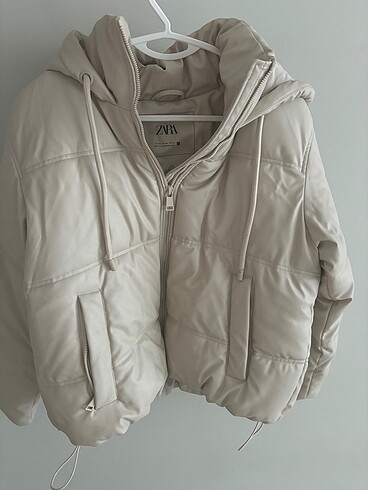 Zara Mont