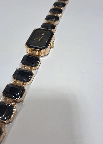 Diğer Sawarovski model taşlı kadın saat