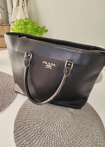 Prada Siyah Deri Kadın Çanta