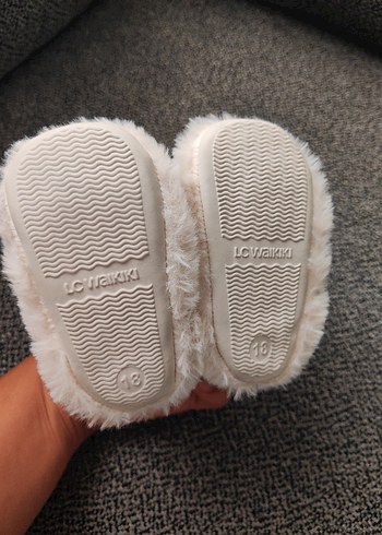 Beyaz Kürklü Nakışlı Kız Ev Terliği - Görsel 2