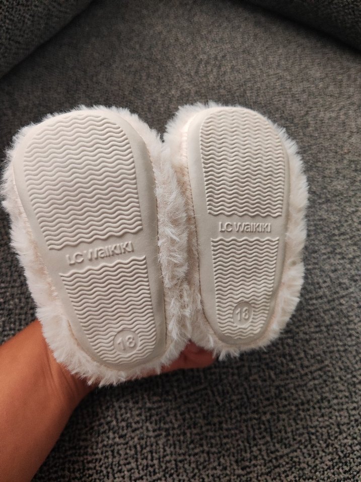 Beyaz Kürklü Nakışlı Kız Ev Terliği - Görsel 2