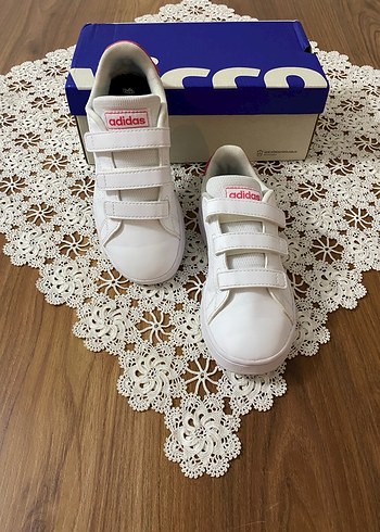 31 Beden Kız Çocuk Beyaz Adidas Spor Ayakkabı