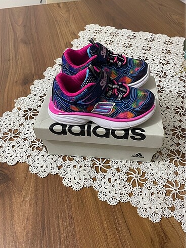 22 Beden çeşitli Renk Skechers 21,5 Numara