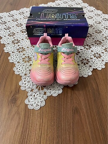 25 Beden Skechers 25 Numara