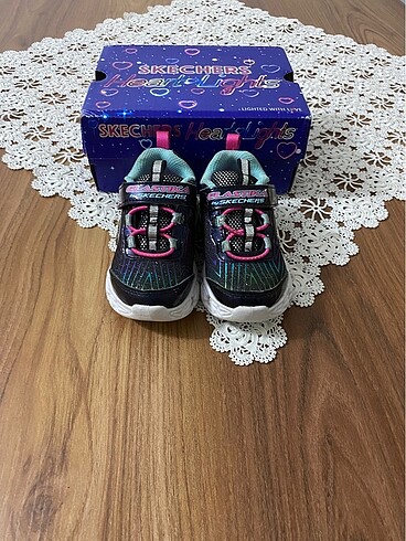 22 Beden Skechers 22 Numara