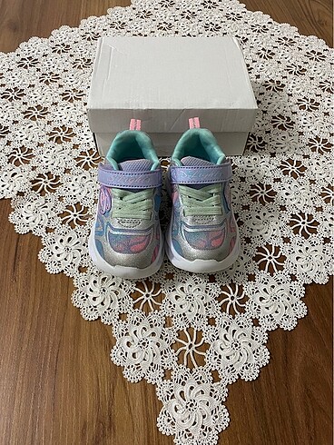 22 Beden Skechers 22 Numara