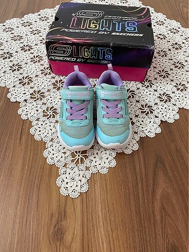 24 Beden Skechers 24 Numara