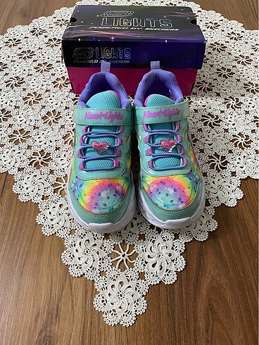 33 Beden Skechers 33 Numara
