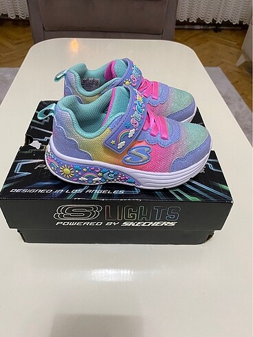24 Beden Skechers 24 Numara