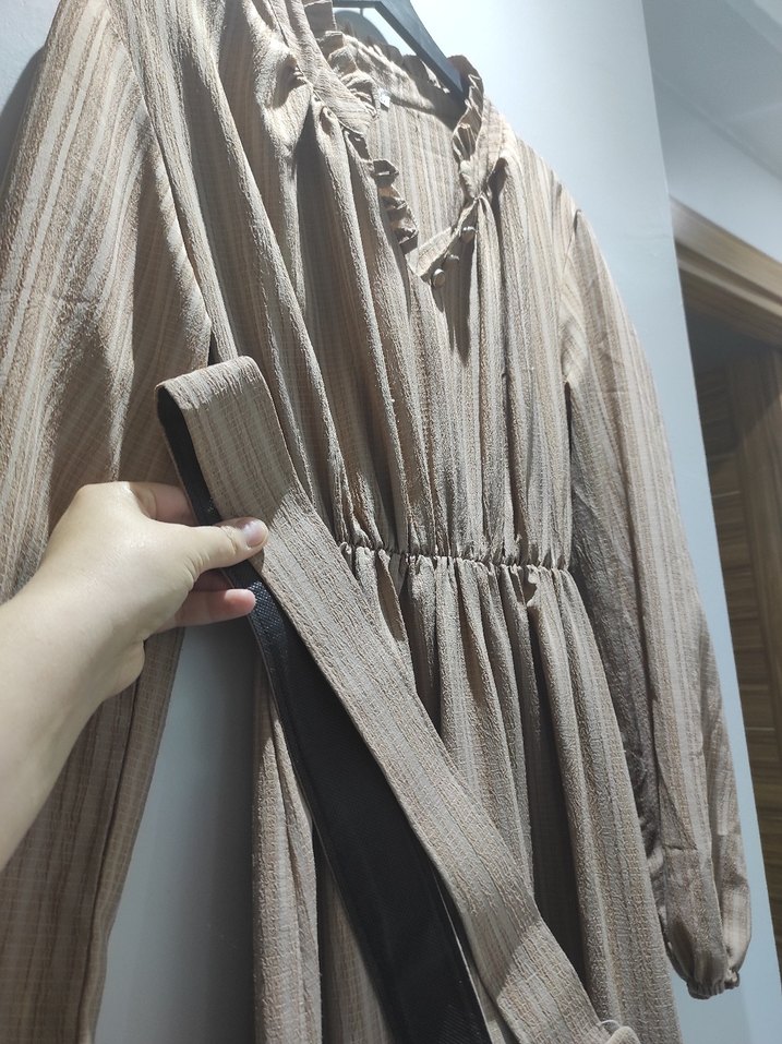 Bej Piliseli Uzun Keten Elbise - Görsel 3