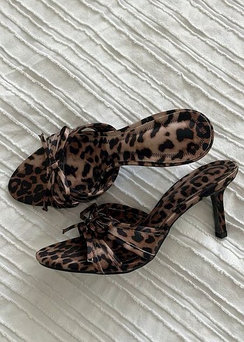 Kahverengi Leopar Desenli Stiletto Topuklu Kadın Terlik