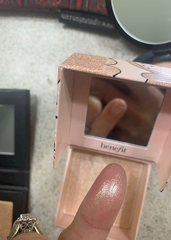 Benefit Cosmetics Benefit Highlighter