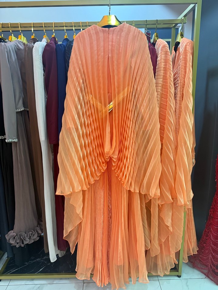 Piliseli Turuncu Uzun Straplez Elbise - Görsel 3