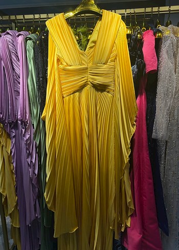 Piliseli Sarı Uzun Kadın Elbise - Görsel 3