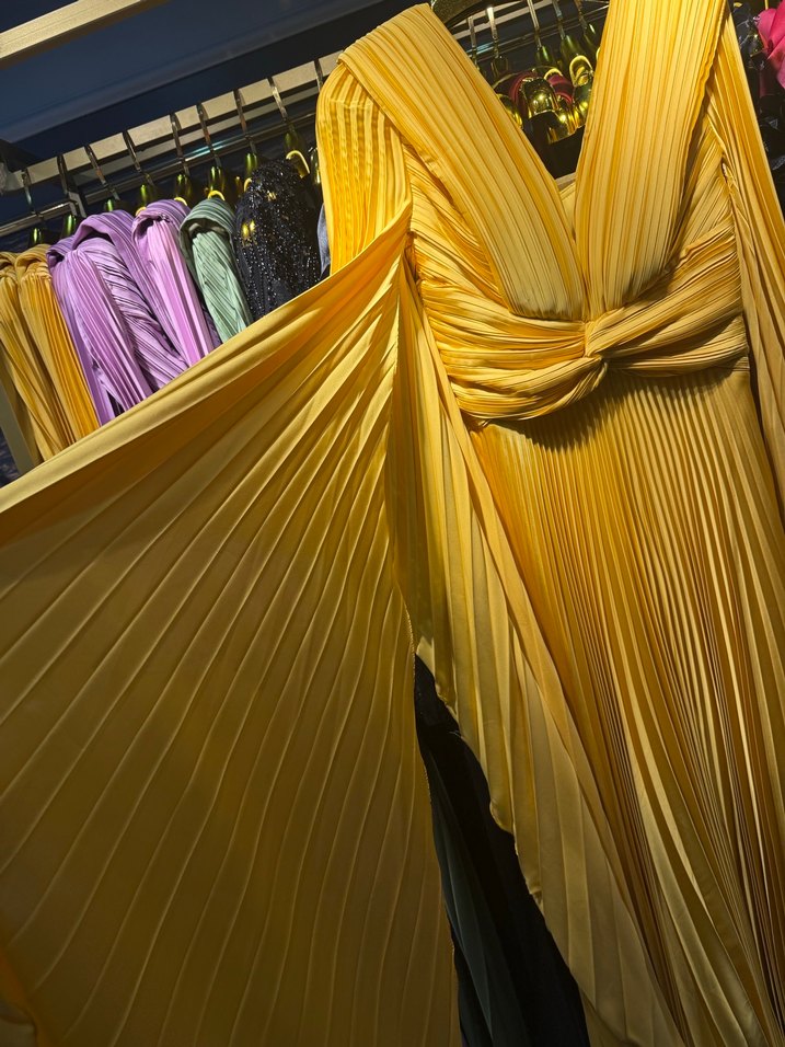 Piliseli Sarı Uzun Kadın Elbise - Görsel 2