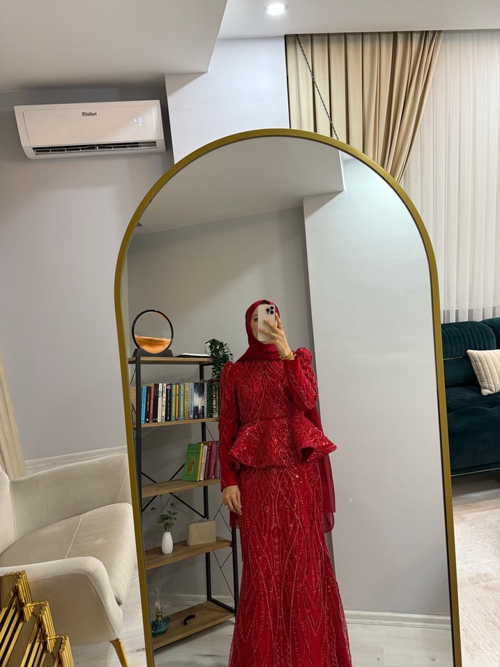 Kırmızı İşlemeli Uzun Abiye Elbise - Görsel 3