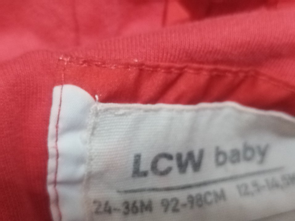 Kız Çocuk Kapüşonlu Kırmızı Desenli Yağmurluk - Görsel 3