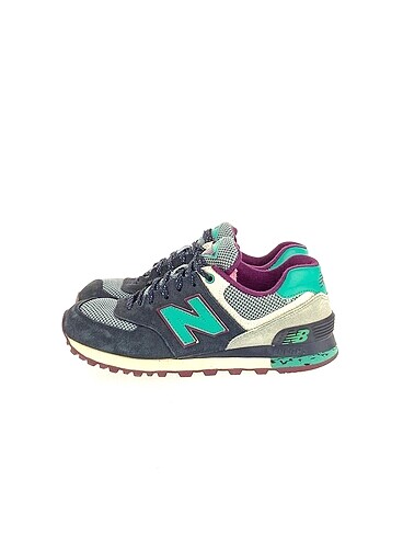 New Balance Spor Ayakkabı %70 İndirimli.