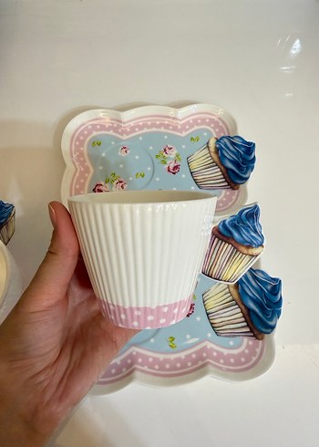 Beyaz Renkli Pastel Cupcake Desenli Fincan Takımı - Görsel 3