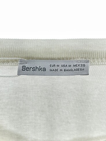 m Beden beyaz Renk Bershka T-shirt %70 İndirimli.