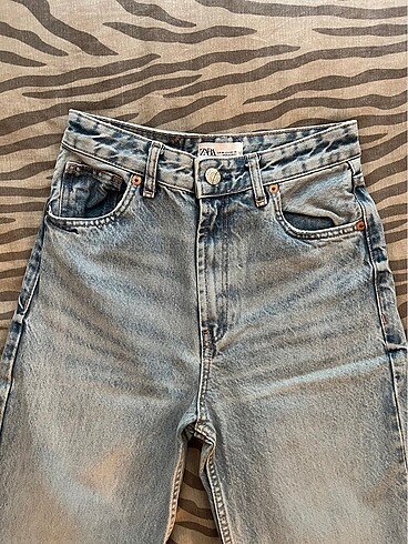 Zara ZARA Acik Mavi Jean (Pacalari Yirtik Detayli)