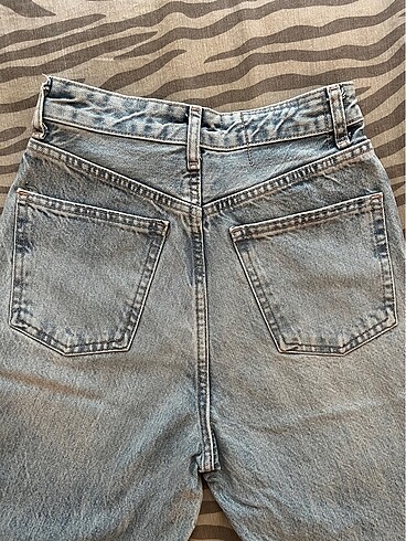 36 Beden ZARA Acik Mavi Jean (Pacalari Yirtik Detayli)