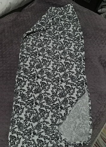 Beyaz siyah desenli etek