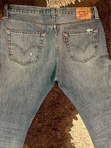32 Beden mavi Renk Levi's 501 orijinal sifir.