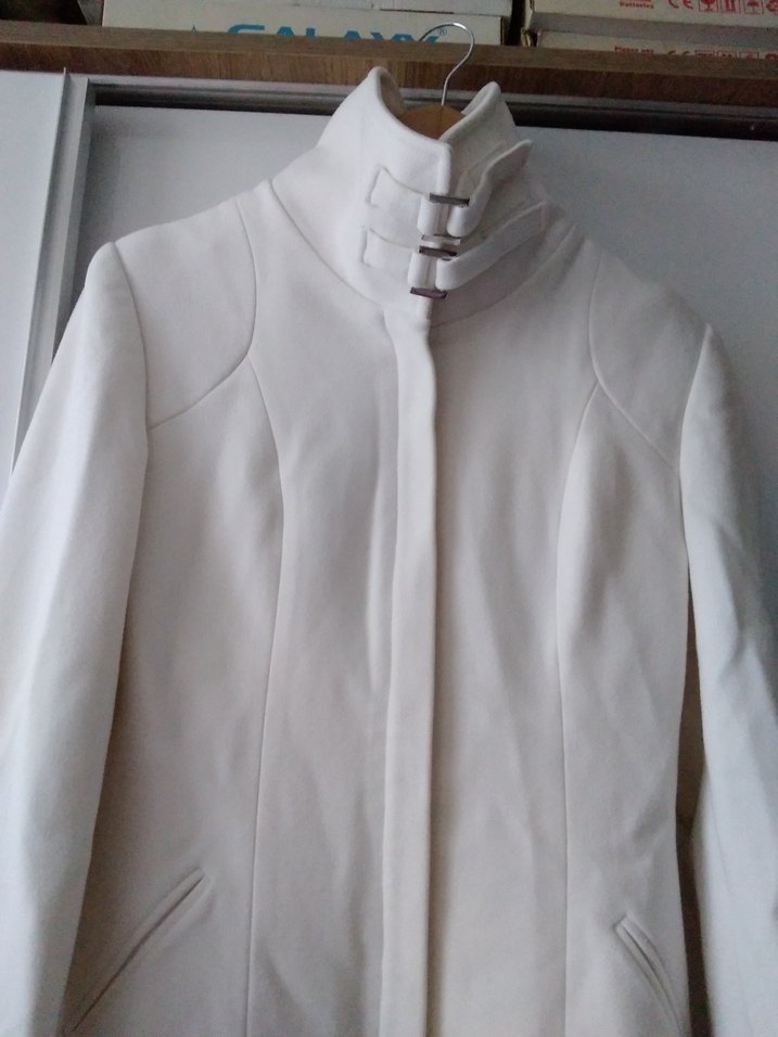 Düğmeli Beyaz Midi Kadın ceket - Görsel 2