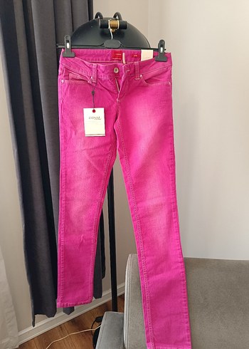 Kemerli Pembe Bağlama Desenli Kadın Jean