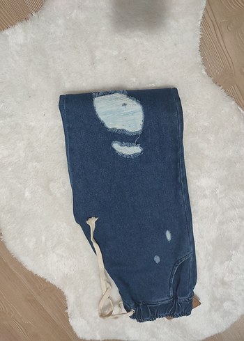 40 Beden Kadın Lacivert Yırtık Detaylı Midi Kot Pantolon