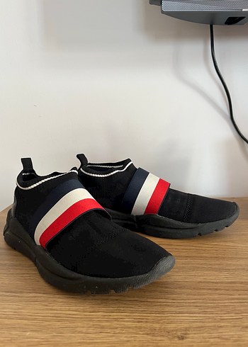 Moncler erkek spor ayakkabı. Orijinal.