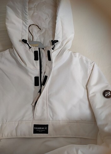 Pull&bear kadın beyaz kanguru mont