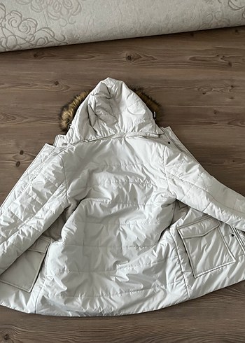 Beyaz Kürklü Mont - Görsel 4