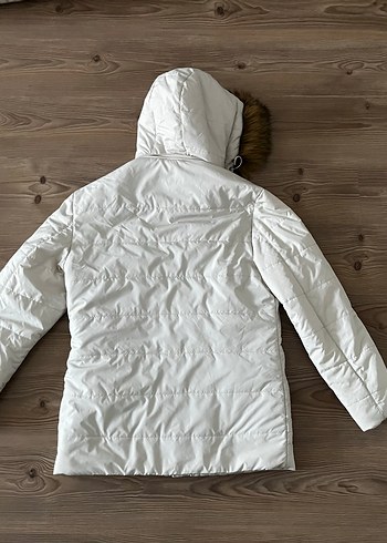 Beyaz Kürklü Mont - Görsel 2
