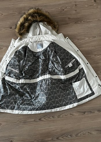 Beyaz Kürklü Mont - Görsel 3