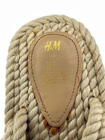 40 Beden ten rengi Renk H&M Terlik %70 İndirimli.