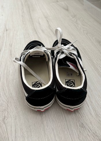 Siyah Beyaz Minimalist Kadın Spor Ayakkabı - Görsel 4