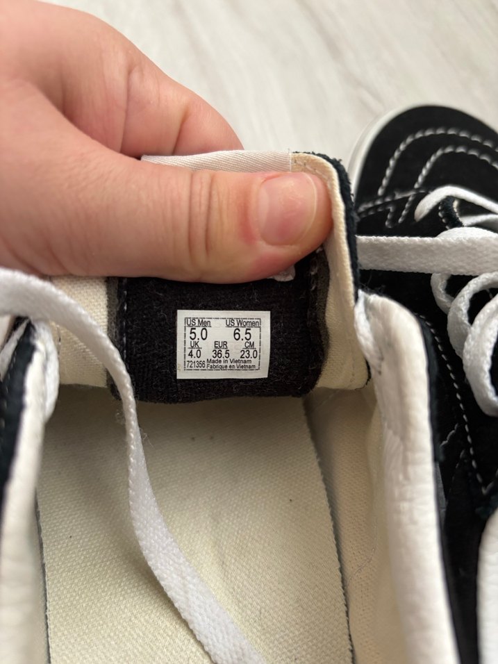 Siyah Beyaz Minimalist Kadın Spor Ayakkabı - Görsel 3