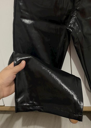 Siyah Parlak Deri Kadın Pantolon - Görsel 3