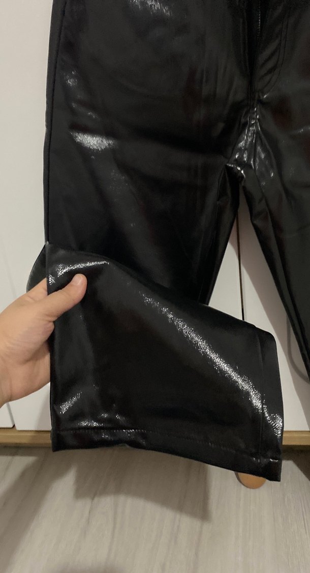 Siyah Parlak Deri Kadın Pantolon - Görsel 3