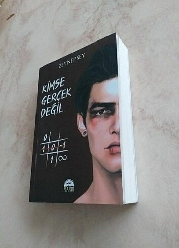 Kimse gerçek değil