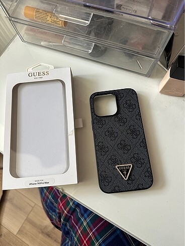 Guess iPhone 14 pro max telefon kılıfı