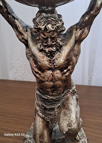 Diğer POLYESTER ATLAS HEYKELİ