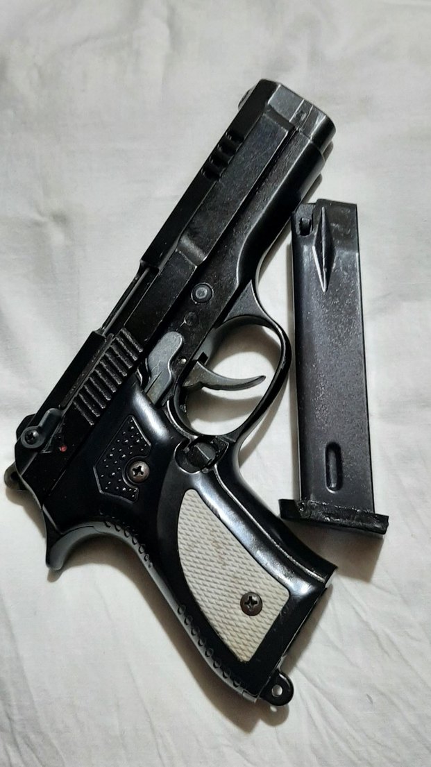 Siyah Oyuncak Tabanca Modeli - Görsel 2