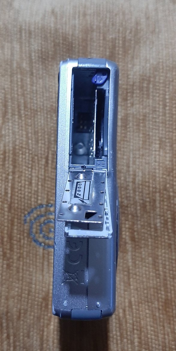 Gri Samsung 10.2 MP Dijital Kamera - Görsel 3