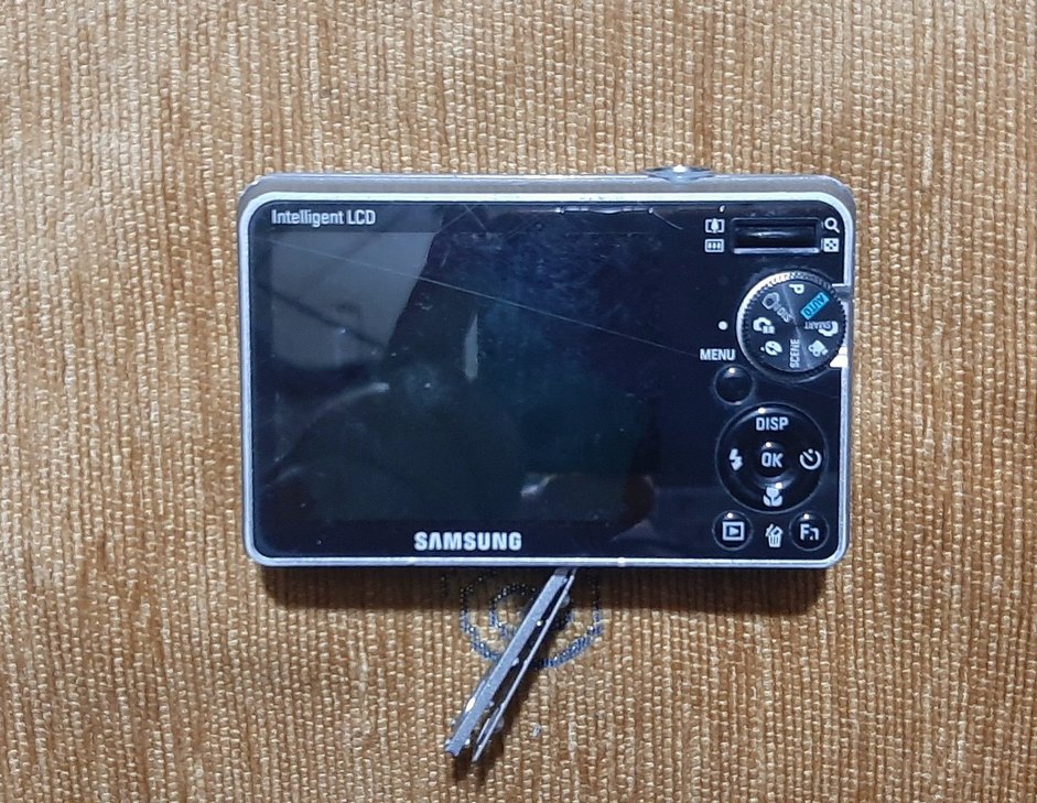 Gri Samsung 10.2 MP Dijital Kamera - Görsel 2