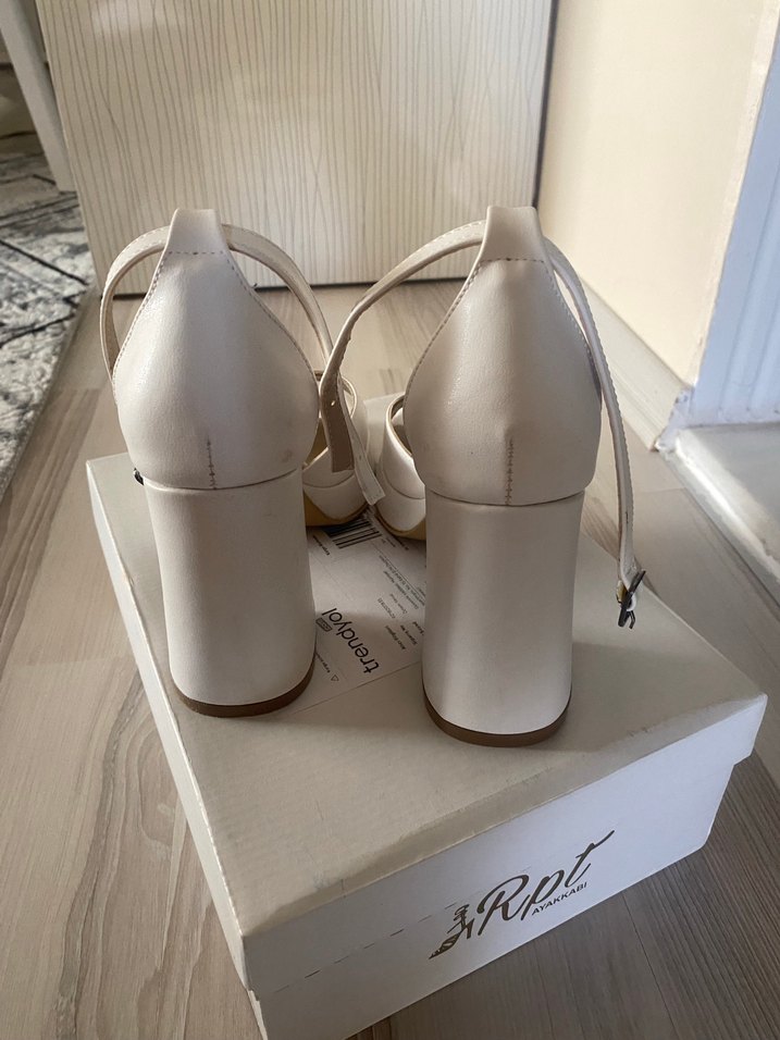 Beyaz Platform Topuklu Kalın topuklu  Ayakkabı - Görsel 3